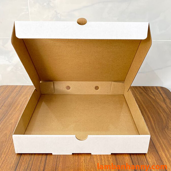 Mặt trong của hộp đựng bánh Pizza size 20cm
