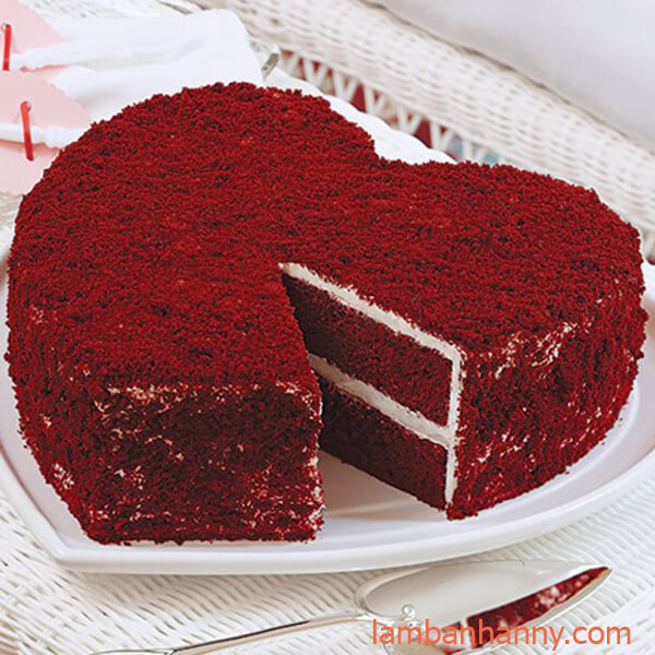 food-red-velvet-heart-cake