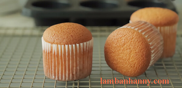 Cách làm bánh bông lan cupcake đài loan