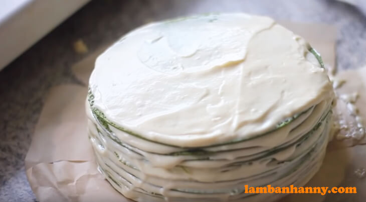 Cách làm bánh Crepe ngàn lớp vị trà xanh ngọt ngào ăn hoài không ngán