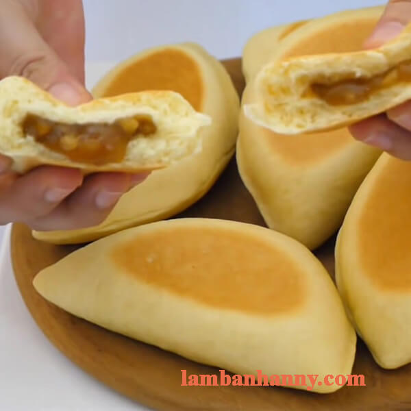 Cách làm bánh mì nhân mật ong bằng chảo thơm ngon đơn giản nhanh chóng 4