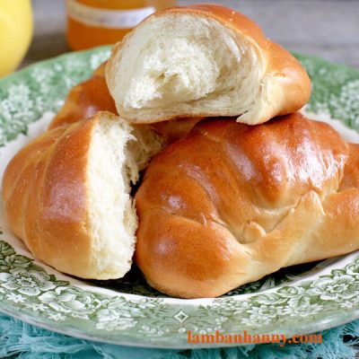 Bật mí cách làm bánh mì bơ sữa thơm ngon mềm mịn cho buổi sáng dinh dưỡng 7